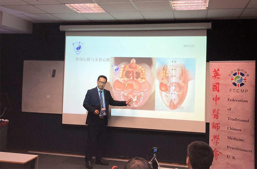 Dr Hongchun Yin teaching Modern Tongue Diagnosis
